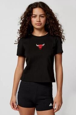 PRO STANDARD Women's NBA Chicago Bulls Embroidered Baby Tee Size M In Black